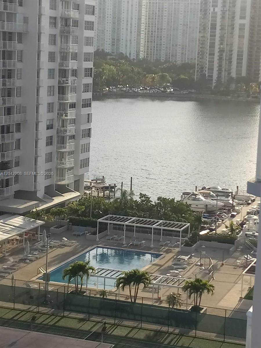https://bt-photos.global.ssl.fastly.net/miami/1280_boomver_2_A12042208-2.jpg
