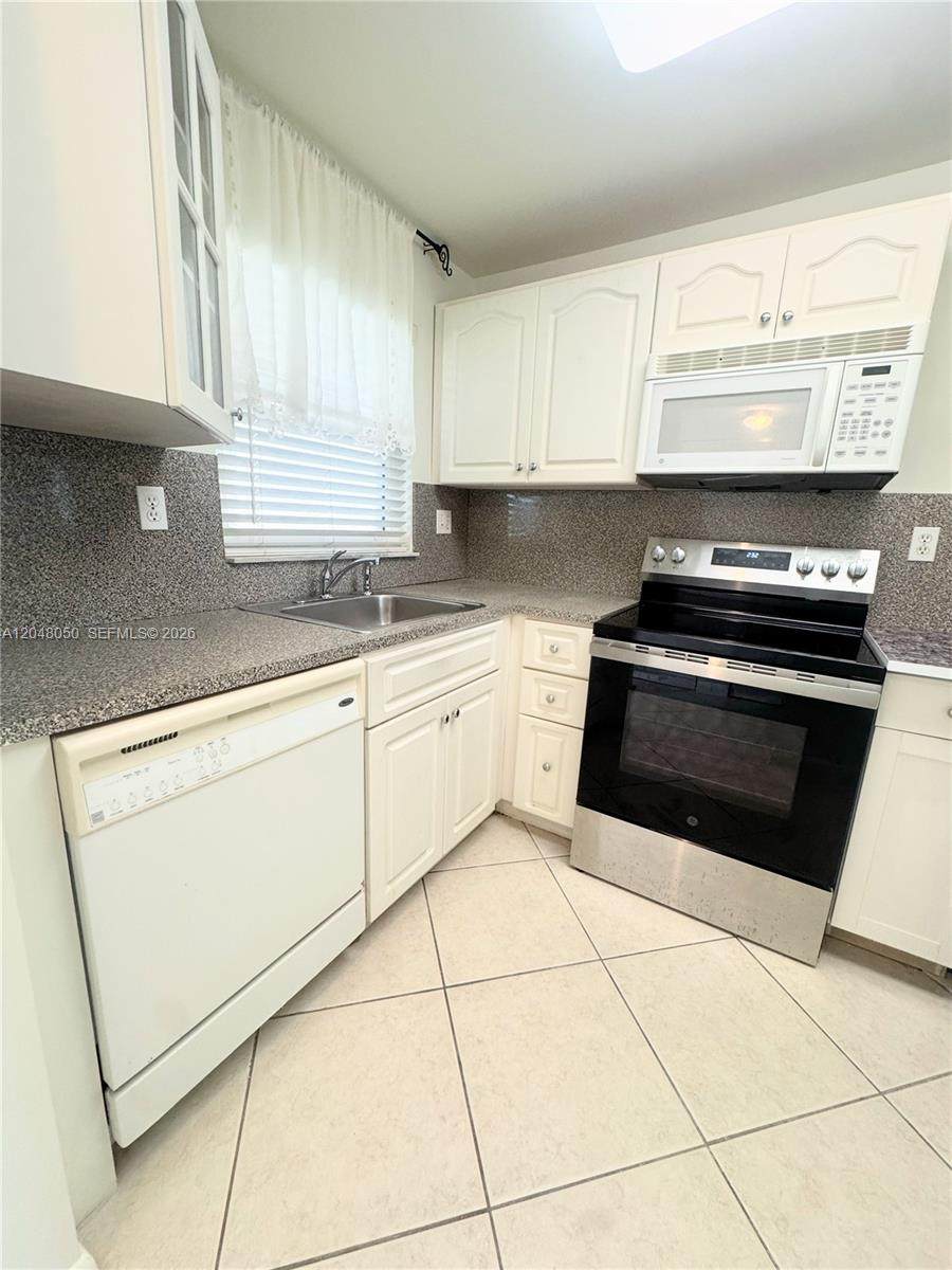 9660 Sunrise Lakes Blvd - Photo 1