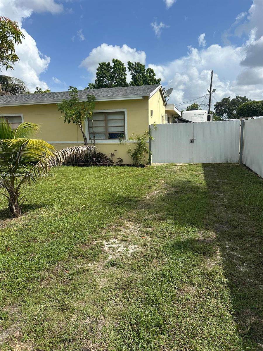 655 152nd St - Photo 1