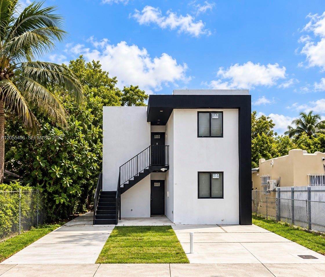 1244 32nd St - Photo 1