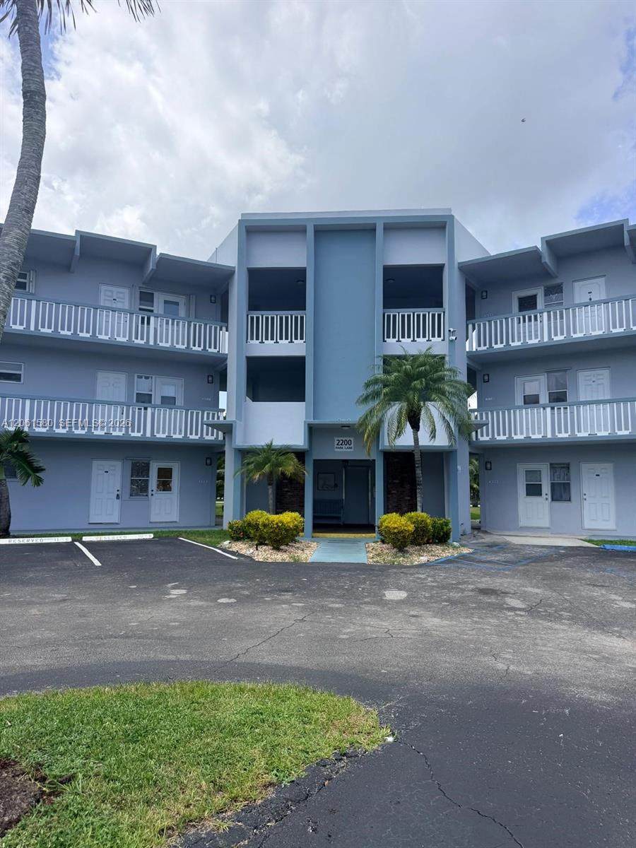 2200 Park Ln - Photo 1