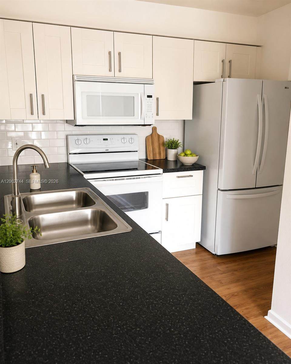 560 Park - Photo 1