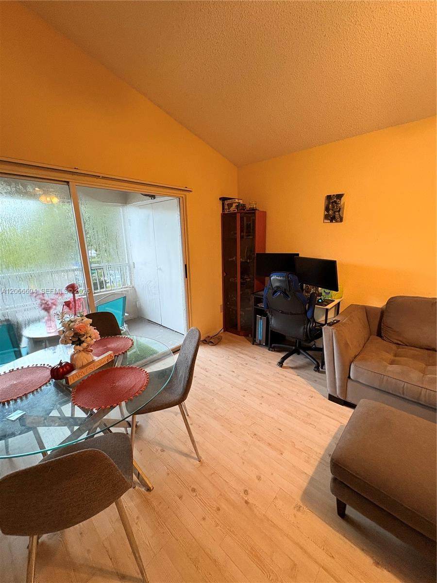https://bt-photos.global.ssl.fastly.net/miami/orig_boomver_2_A12066694-2.jpg