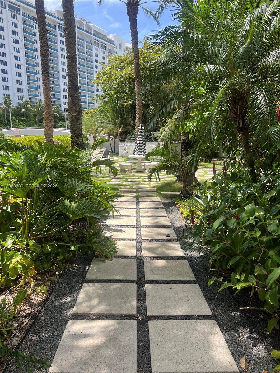 https://bt-photos.global.ssl.fastly.net/miami/1280_boomver_2_A12068680-2.jpg