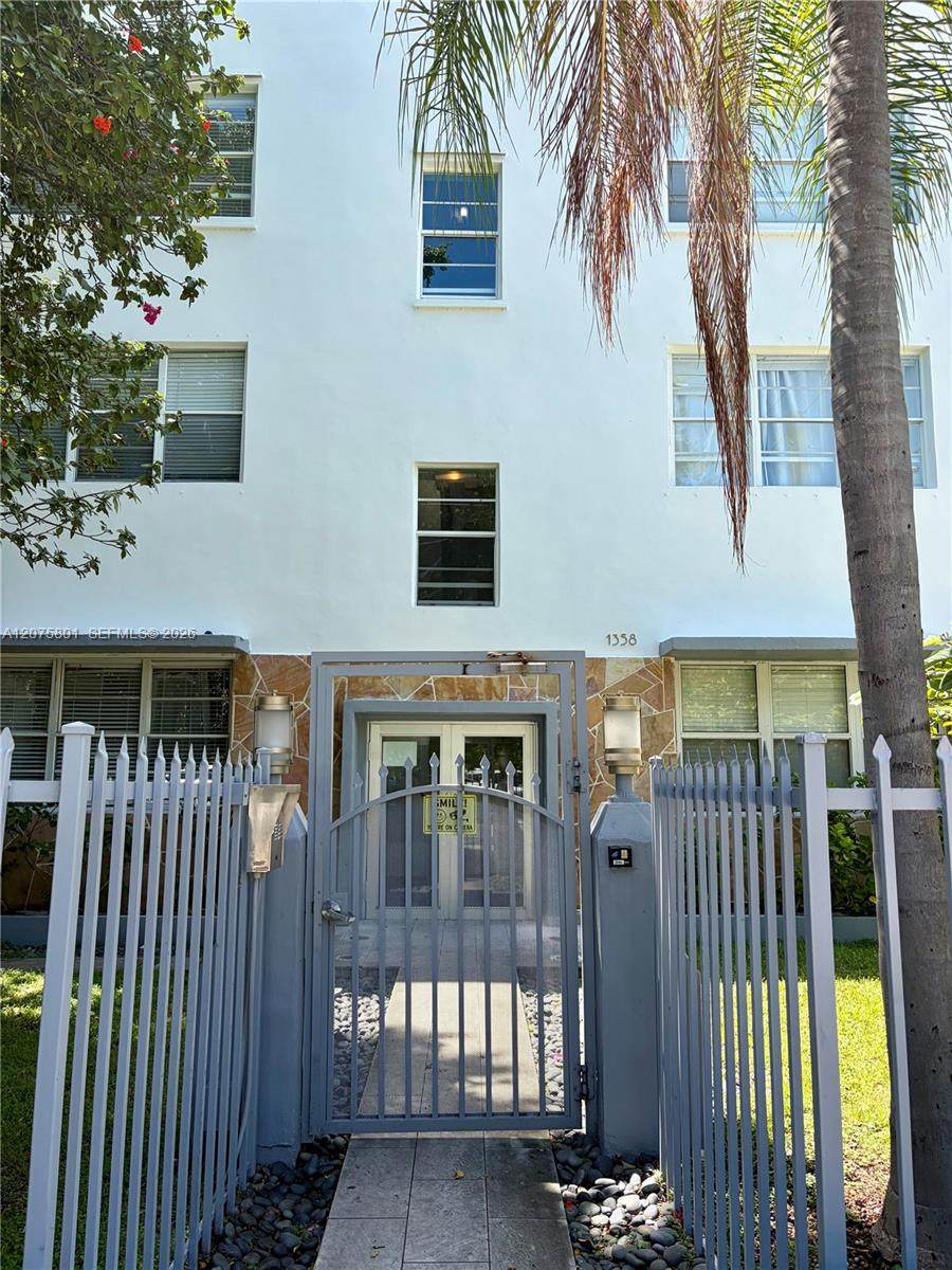 1358 Pennsylvania Ave - Photo 1