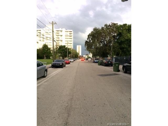 82 27th St - Photo 1