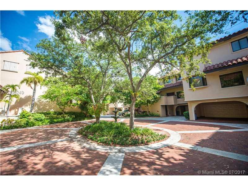 2000 Bayshore Dr - Photo 1