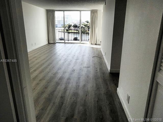 200 Leslie Dr - Photo 1