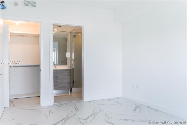 650 32nd St - Photo 1