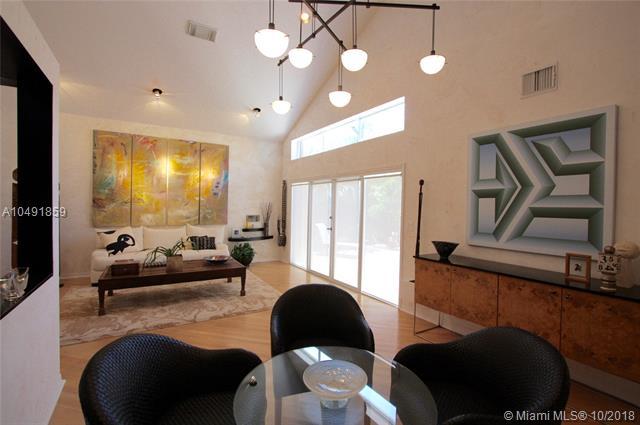 1130 Pin Oak St - Photo 1