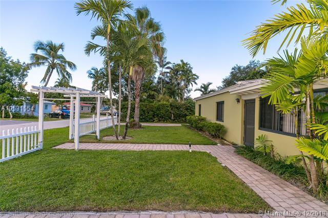 6470 82nd St - Photo 1