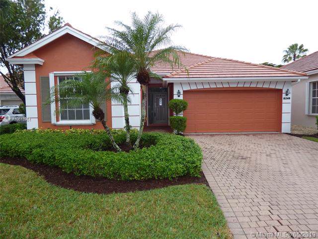 8249 Heritage Club Dr - Photo 1