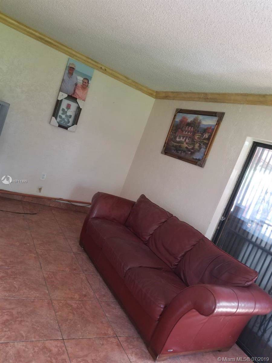321 109th Ave - Photo 1