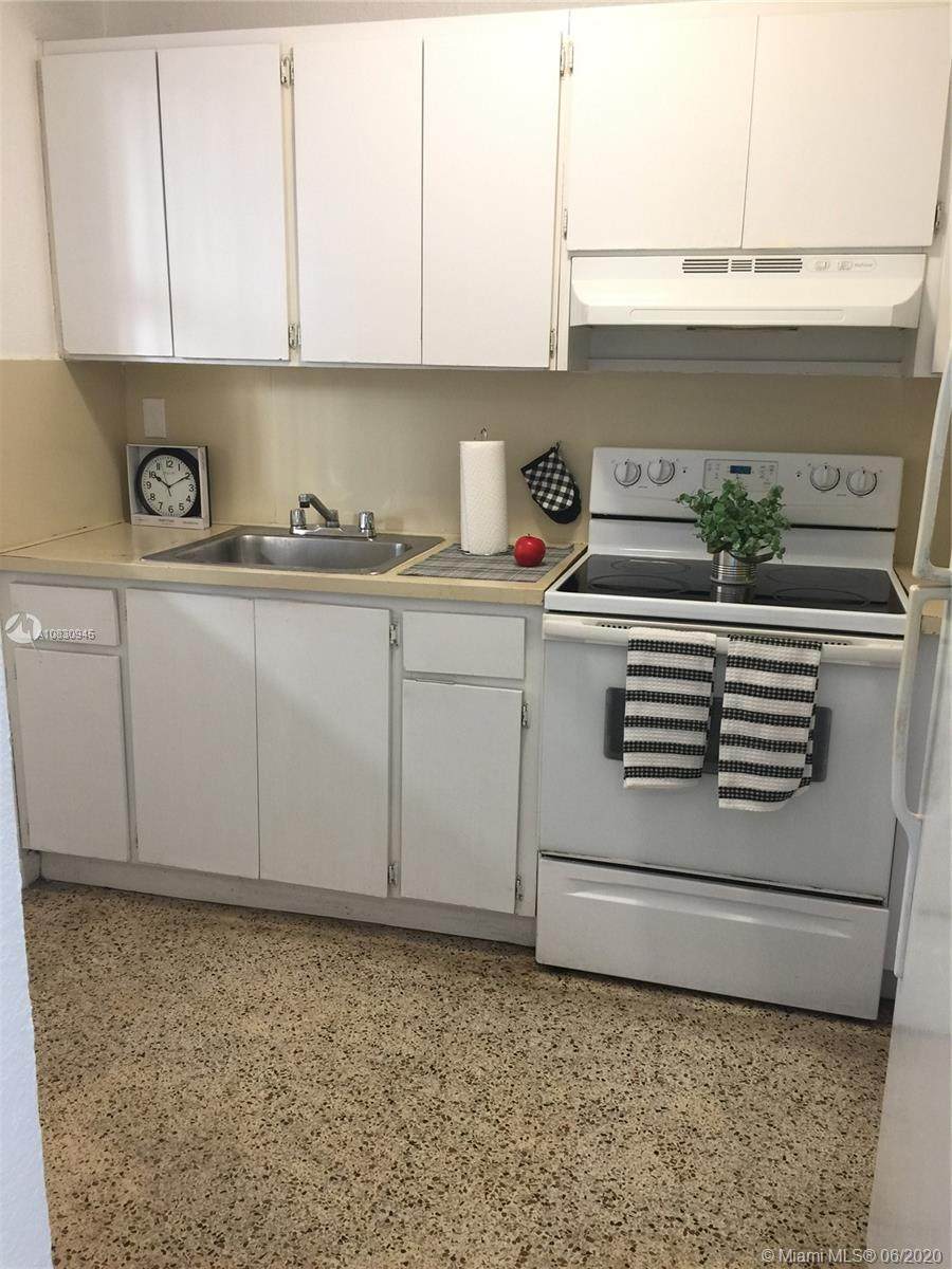 142 18th Ave - Photo 1