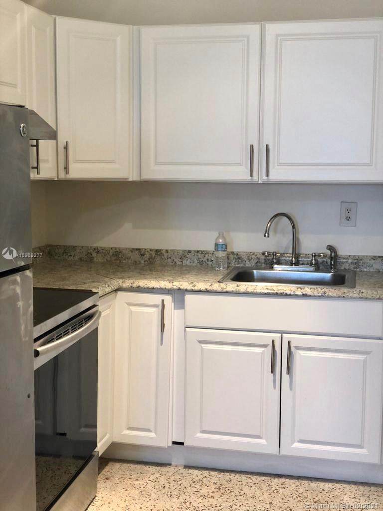 142 18th Ave - Photo 1