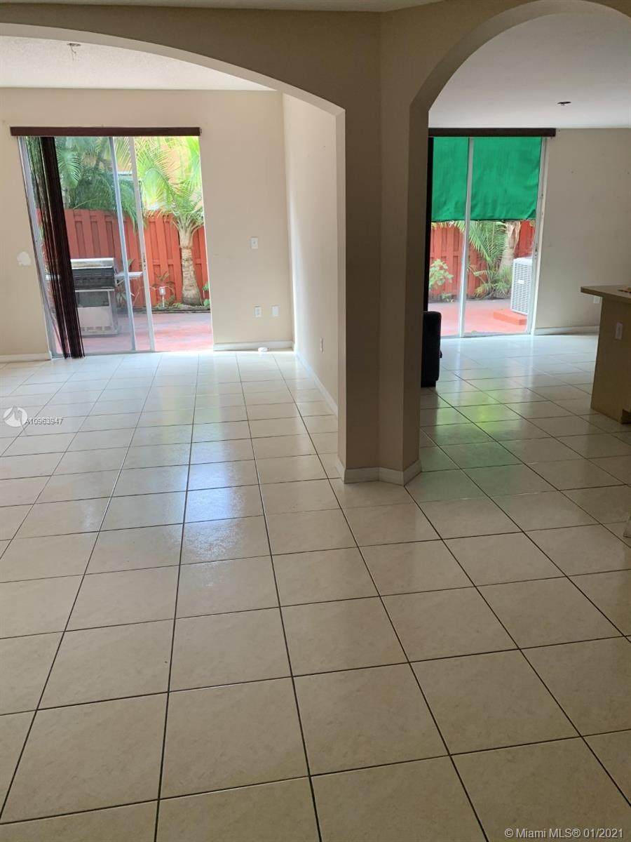 8682 159th Ct - Photo 1