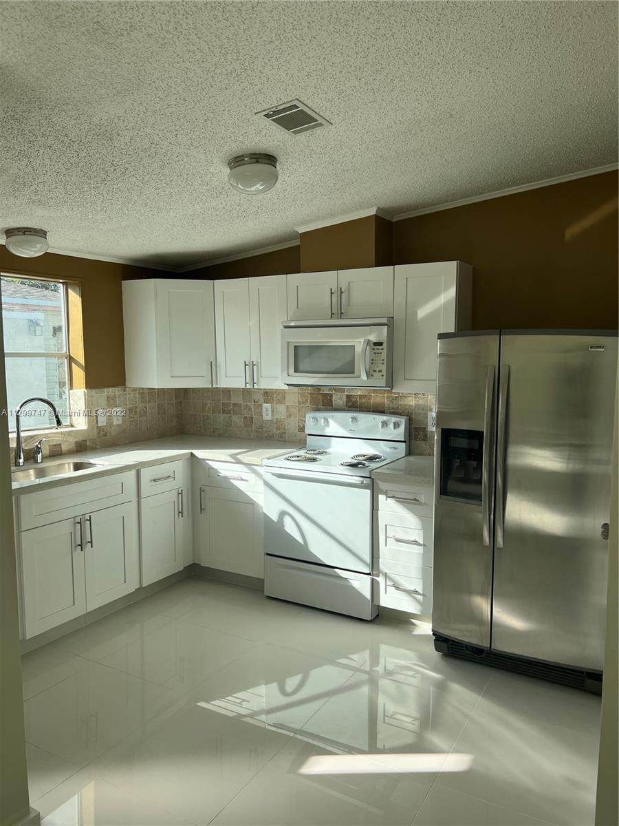 19800 180th Ave 344 - Photo 1