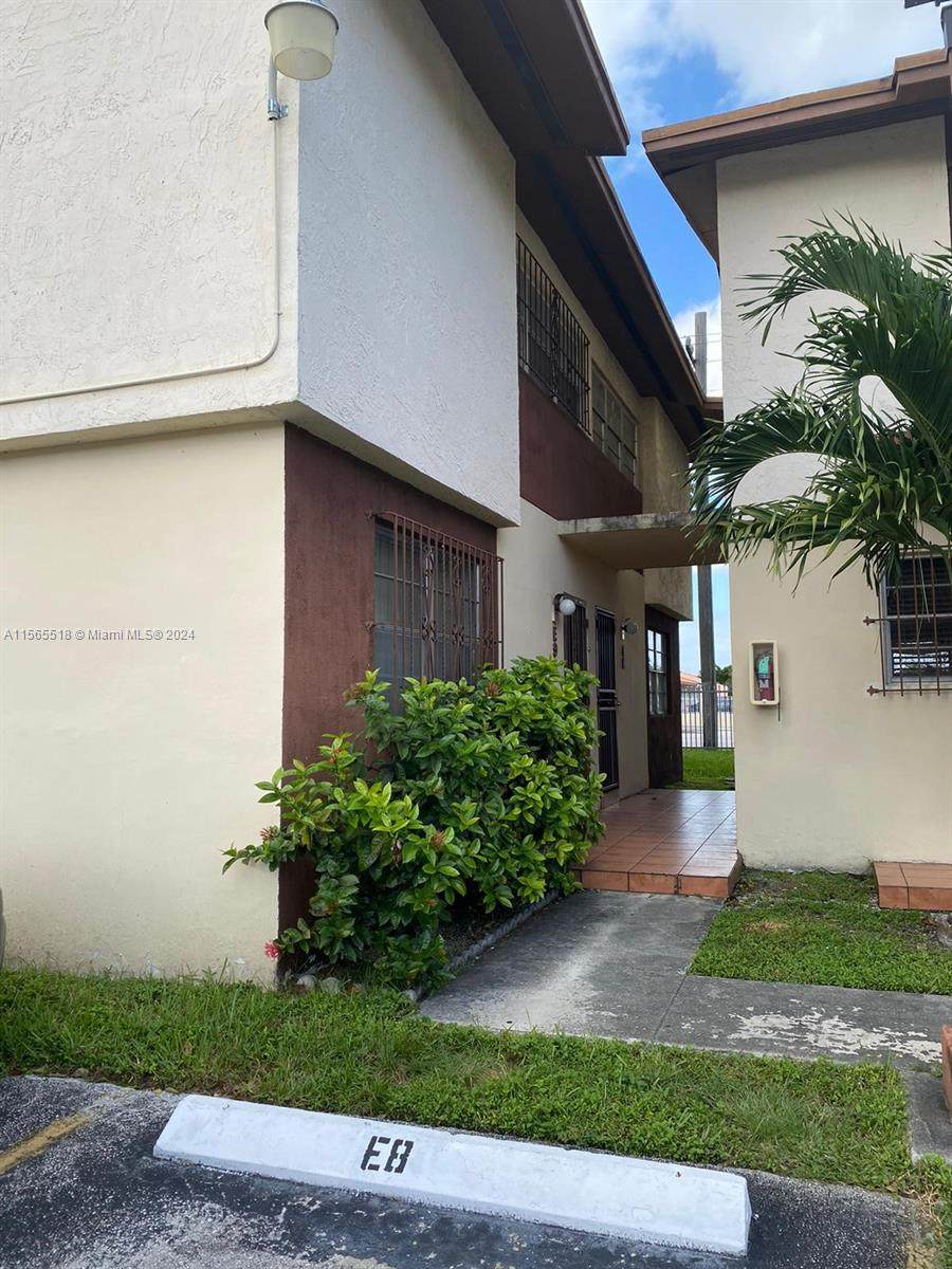 10 108th Ave - Photo 1