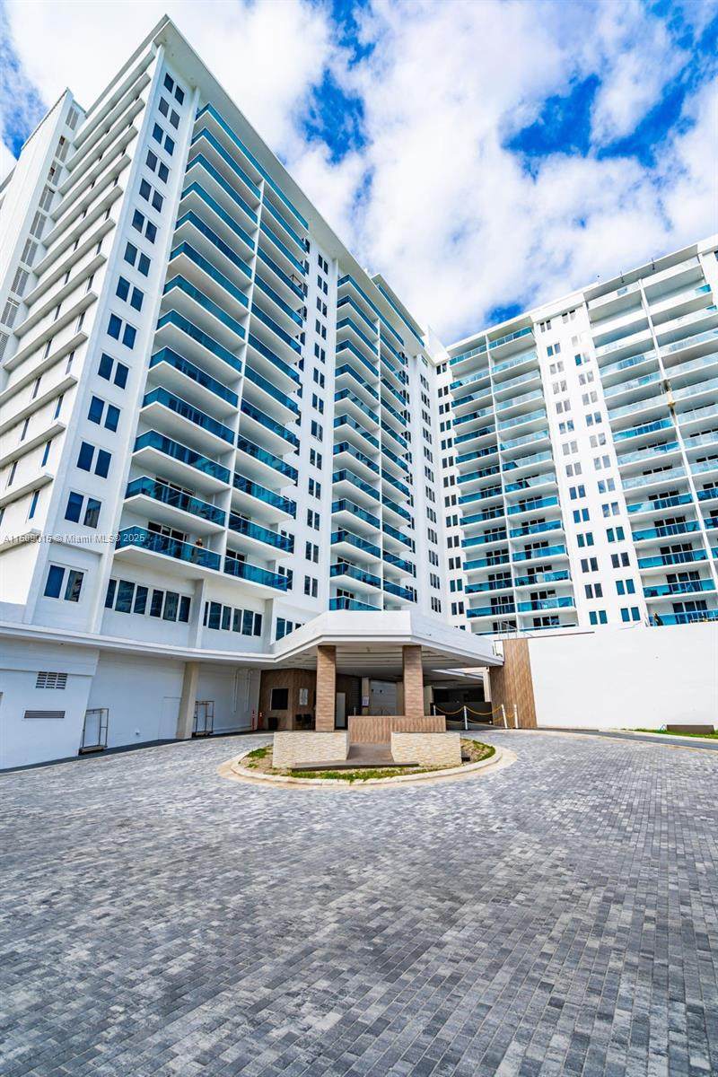 2301 Collins Ave - Photo 1