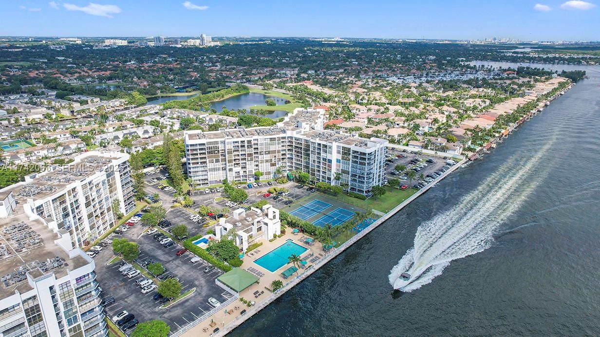 800 Parkview Dr - Photo 1