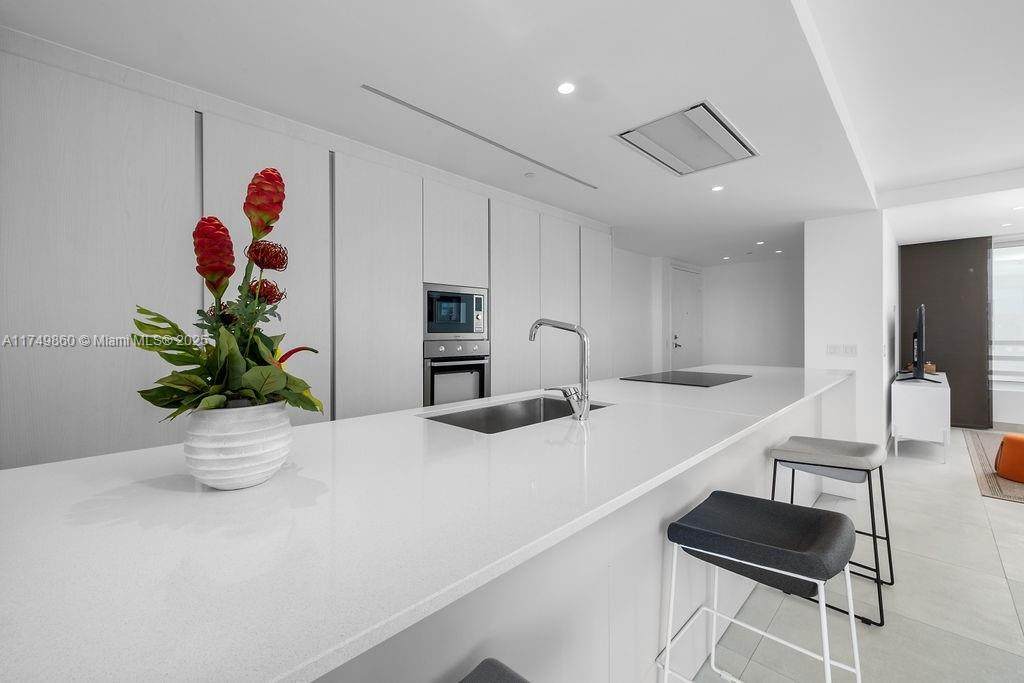 1 Irausquin Blv - Photo 1