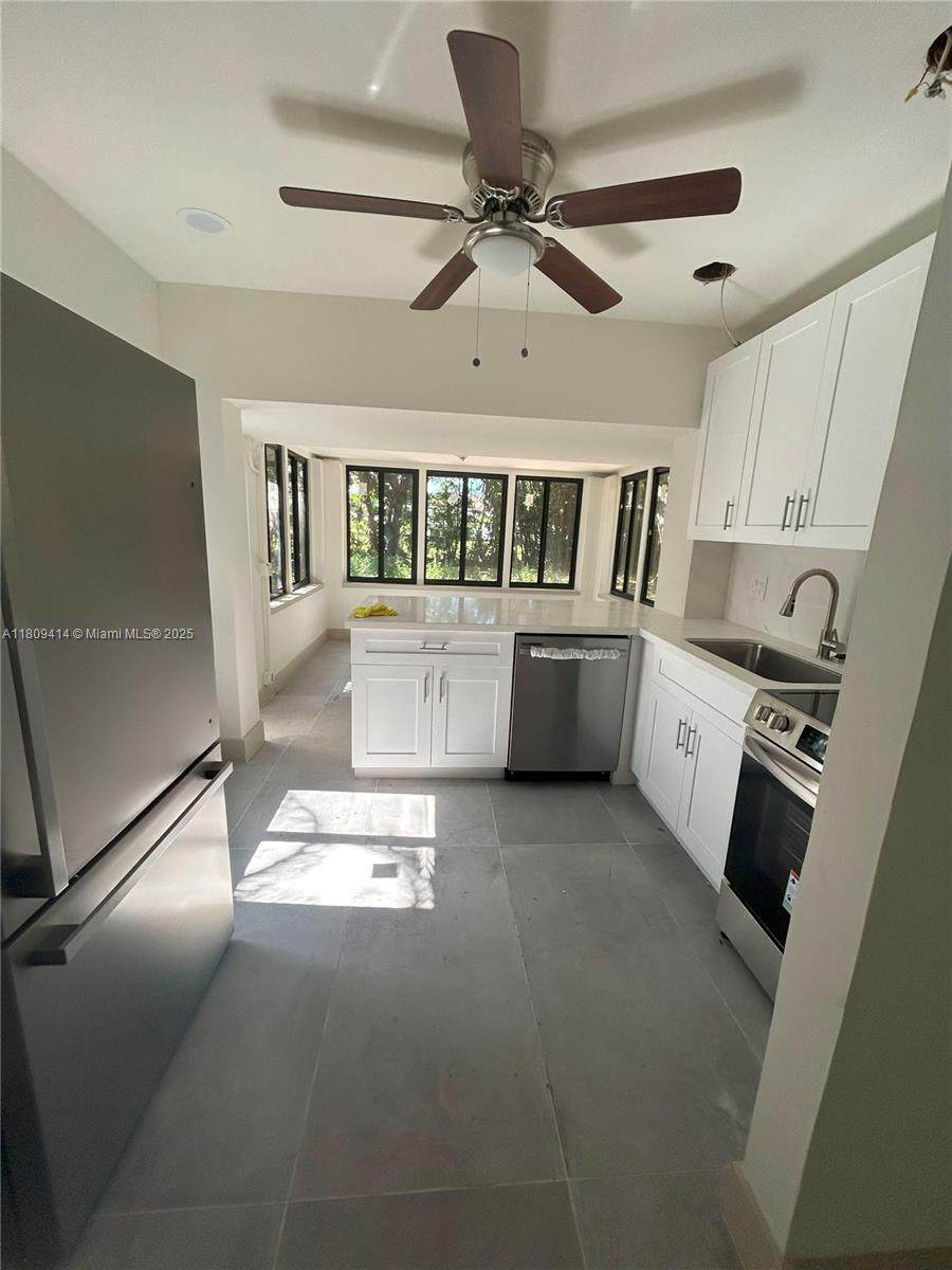 421 11th St - Photo 1