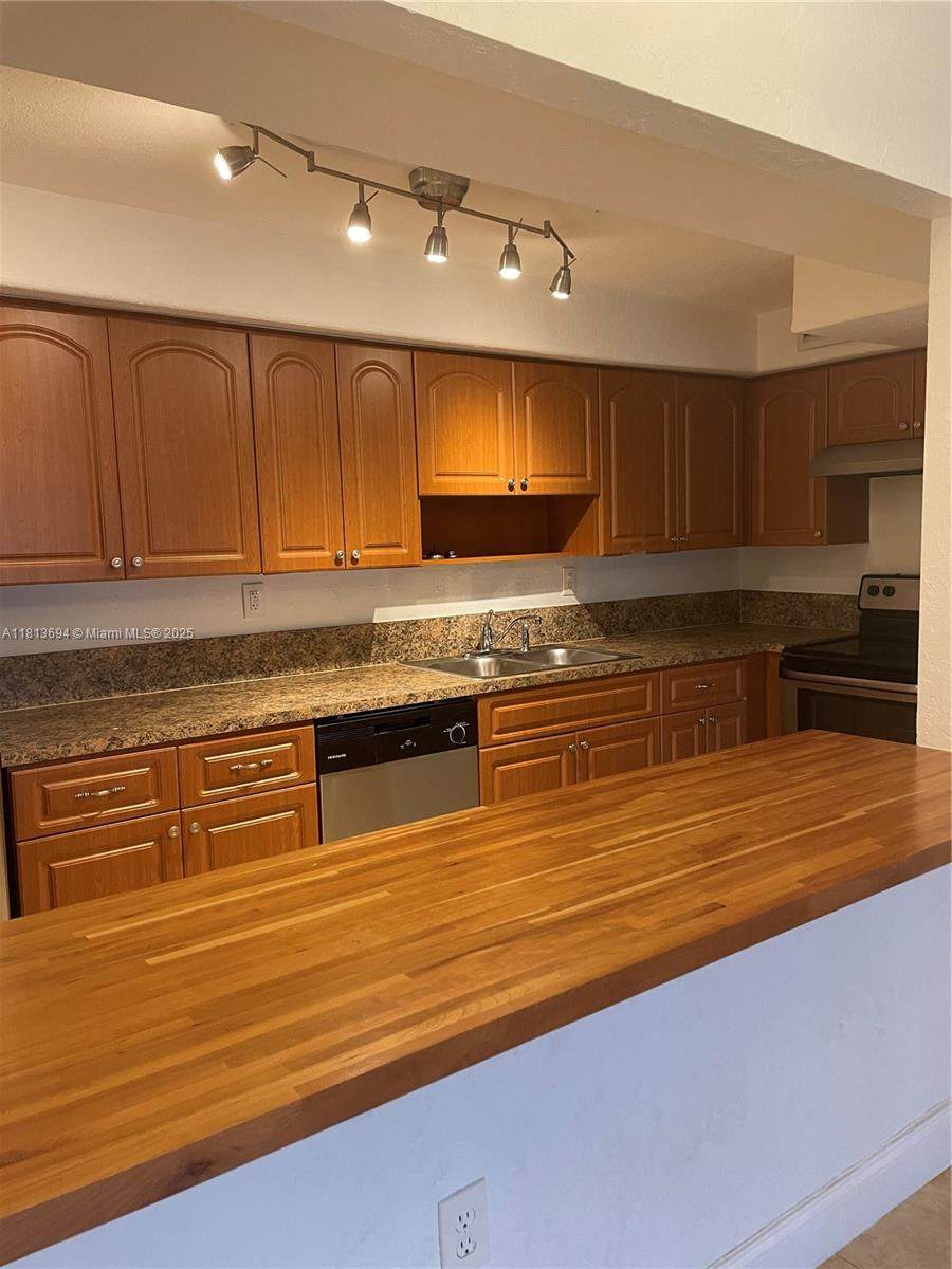 7907 104th St - Photo 1