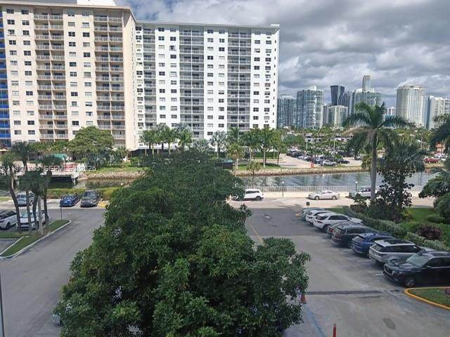 https://bt-photos.global.ssl.fastly.net/miami/orig_boomver_3_A11901205-2.jpg