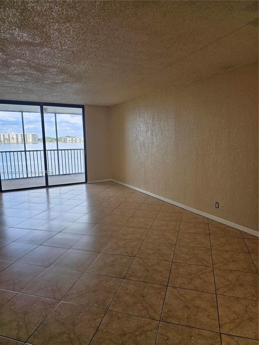 114 Lake Emerald Dr - Photo 1