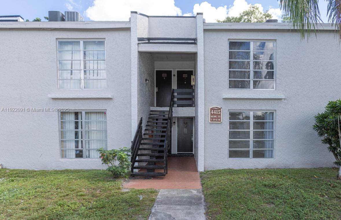 4415 Treehouse Ln - Photo 1