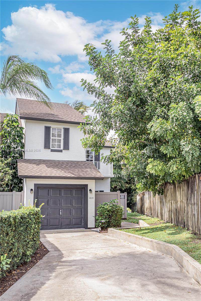1651 Hawthorne Pl - Photo 1