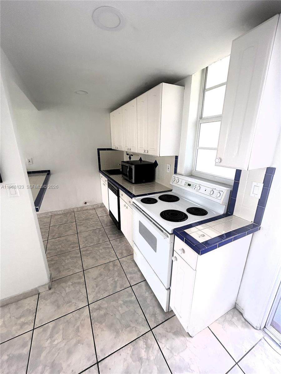 2851 Leonard Dr - Photo 1