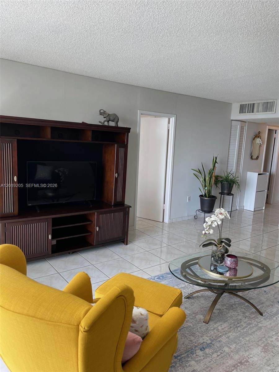 https://bt-photos.global.ssl.fastly.net/miami/orig_boomver_2_A12019205-2.jpg