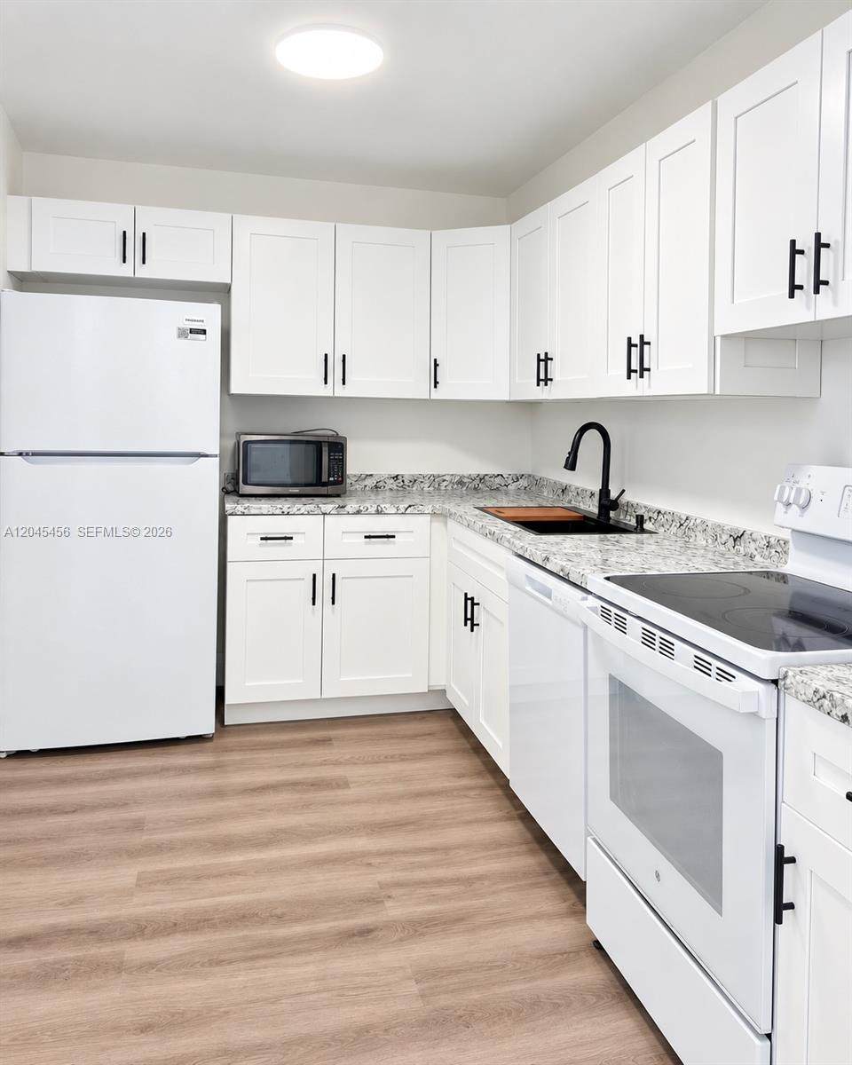 1750 James Ave - Photo 1