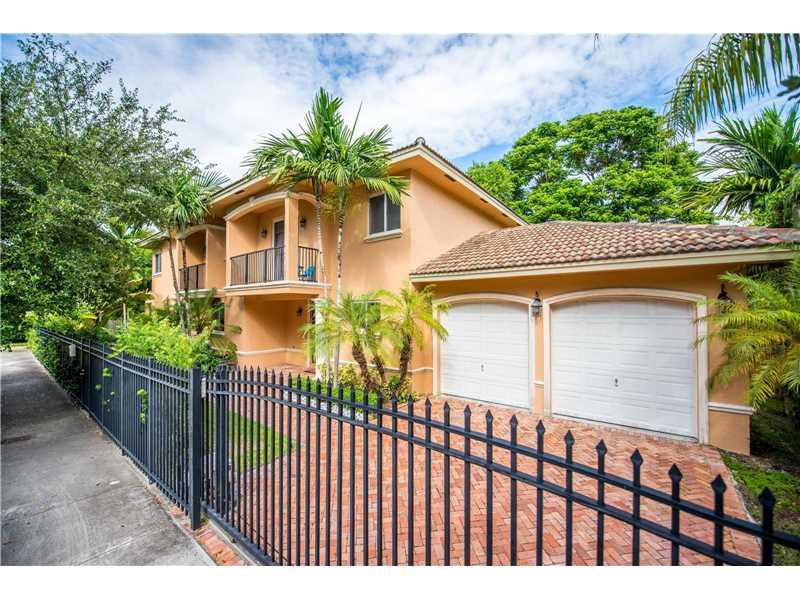 2301 Tigertail Ave, Coconut Grove, FL 33133 (MLS #A10158485) :: The Riley Smith Group