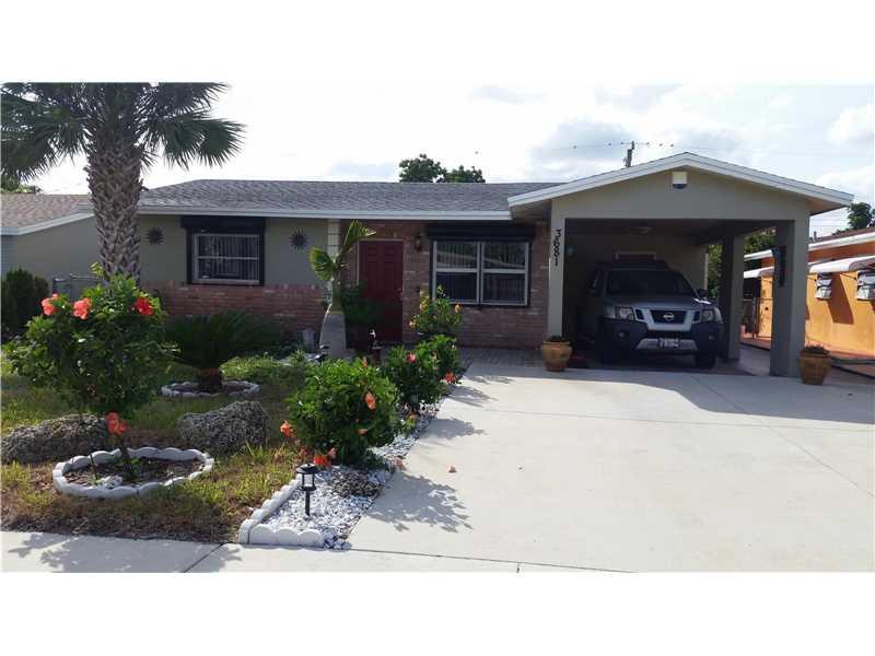 3681 NE 13 AV, Pompano Beach, FL 33071 (MLS #A10169035) :: United Realty Group
