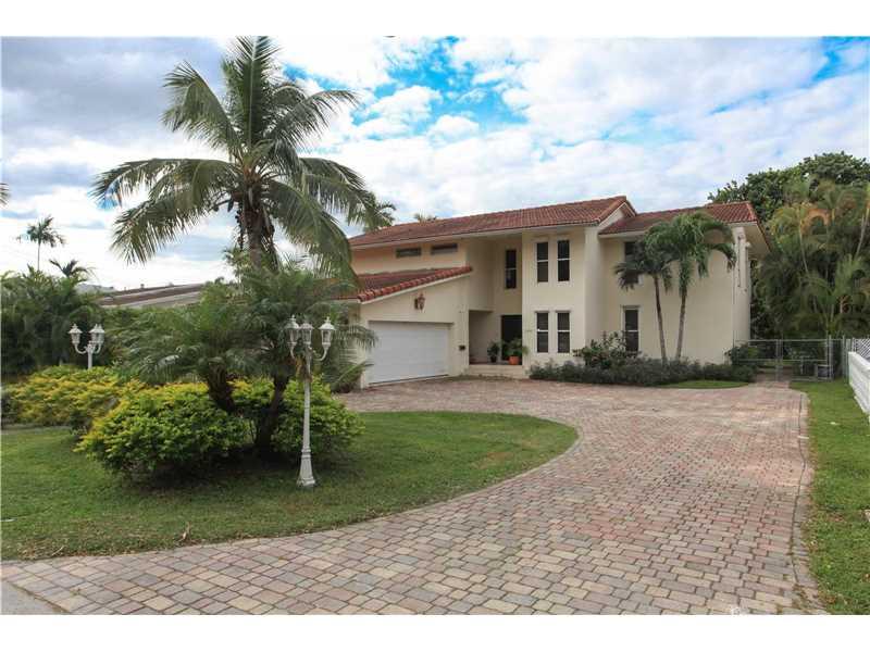 1942 NE 119th Rd, North Miami, FL 33181 (MLS #A10169126) :: United Realty Group