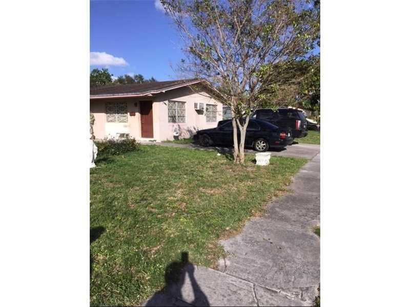 572123 Grant St, Hollywood, FL 33021 (MLS #A10172030) :: United Realty Group