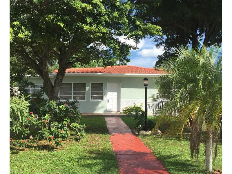 1141 NE 139th St, North Miami, FL 33161 (MLS #A10174814) :: United Realty Group