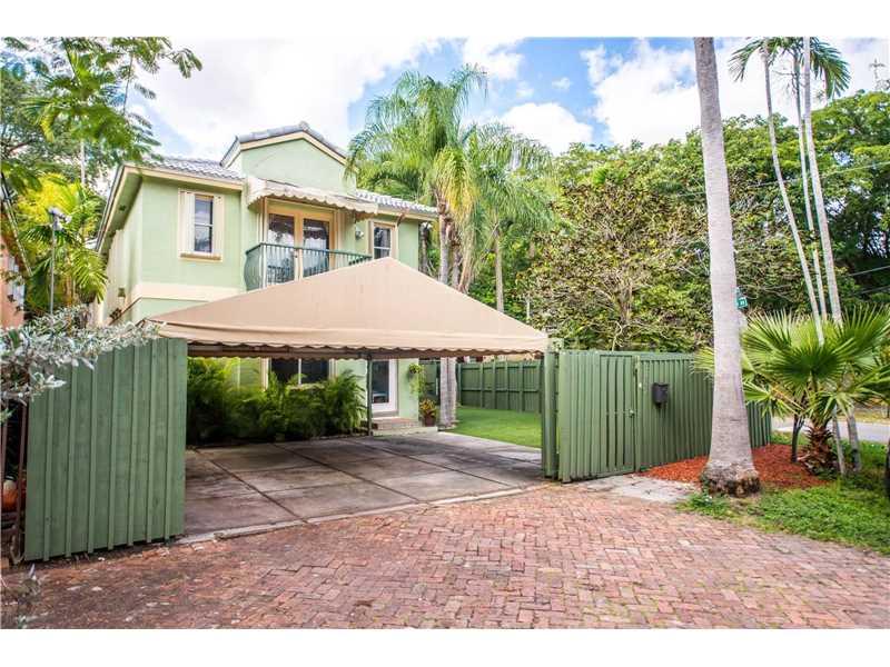 3102 Jackson Ave A, Coconut Grove, FL 33133 (MLS #A10185717) :: The Riley Smith Group