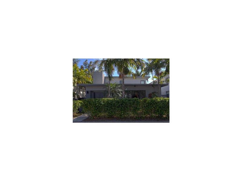 810 Espanola Way - Photo 1