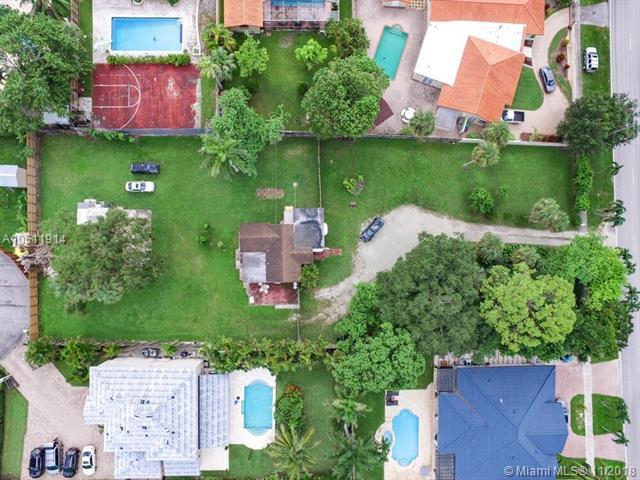 9895 32nd St - Photo 1