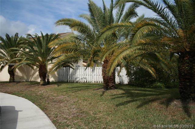 720 Pine Ridge Ter - Photo 1