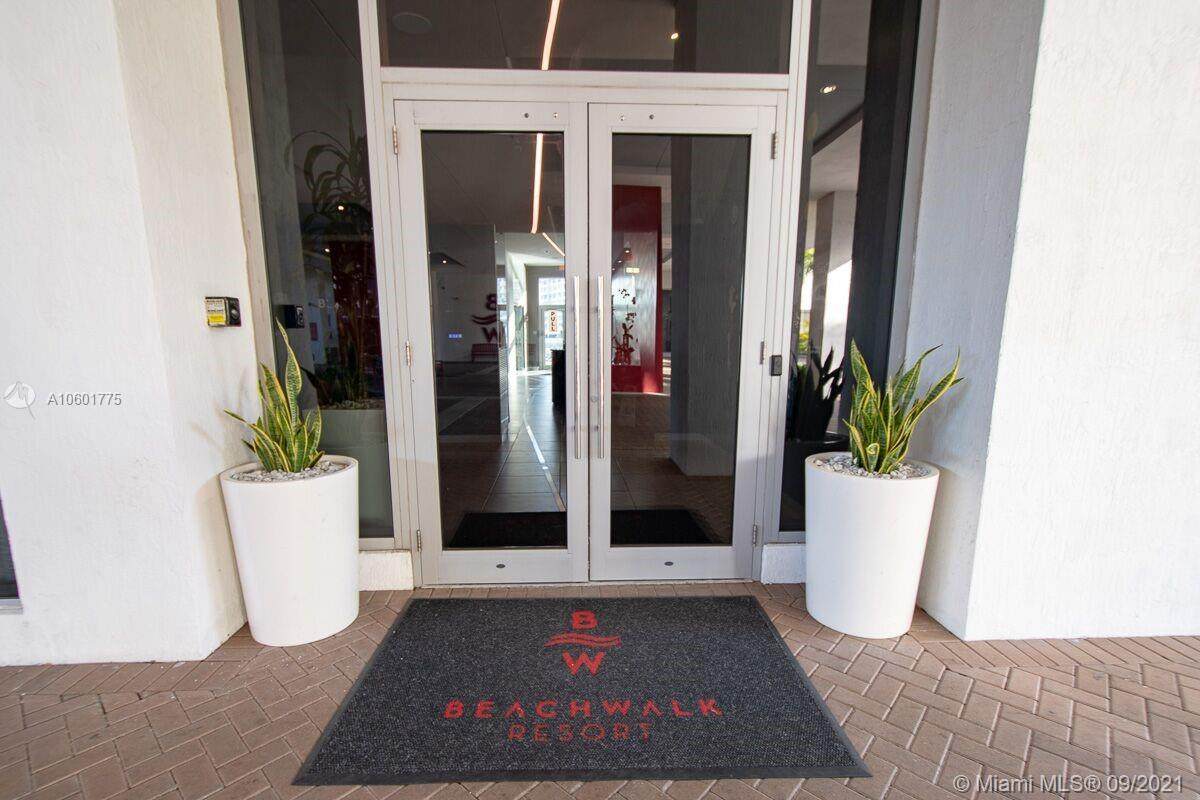 2600 Hallandale Beach Blvd - Photo 1