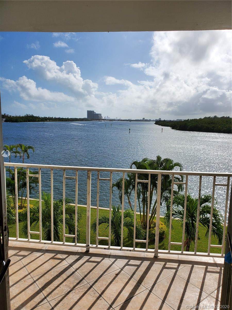 500 Bayview Dr - Photo 1