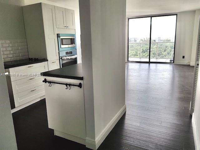 13499 Biscayne Blvd - Photo 1