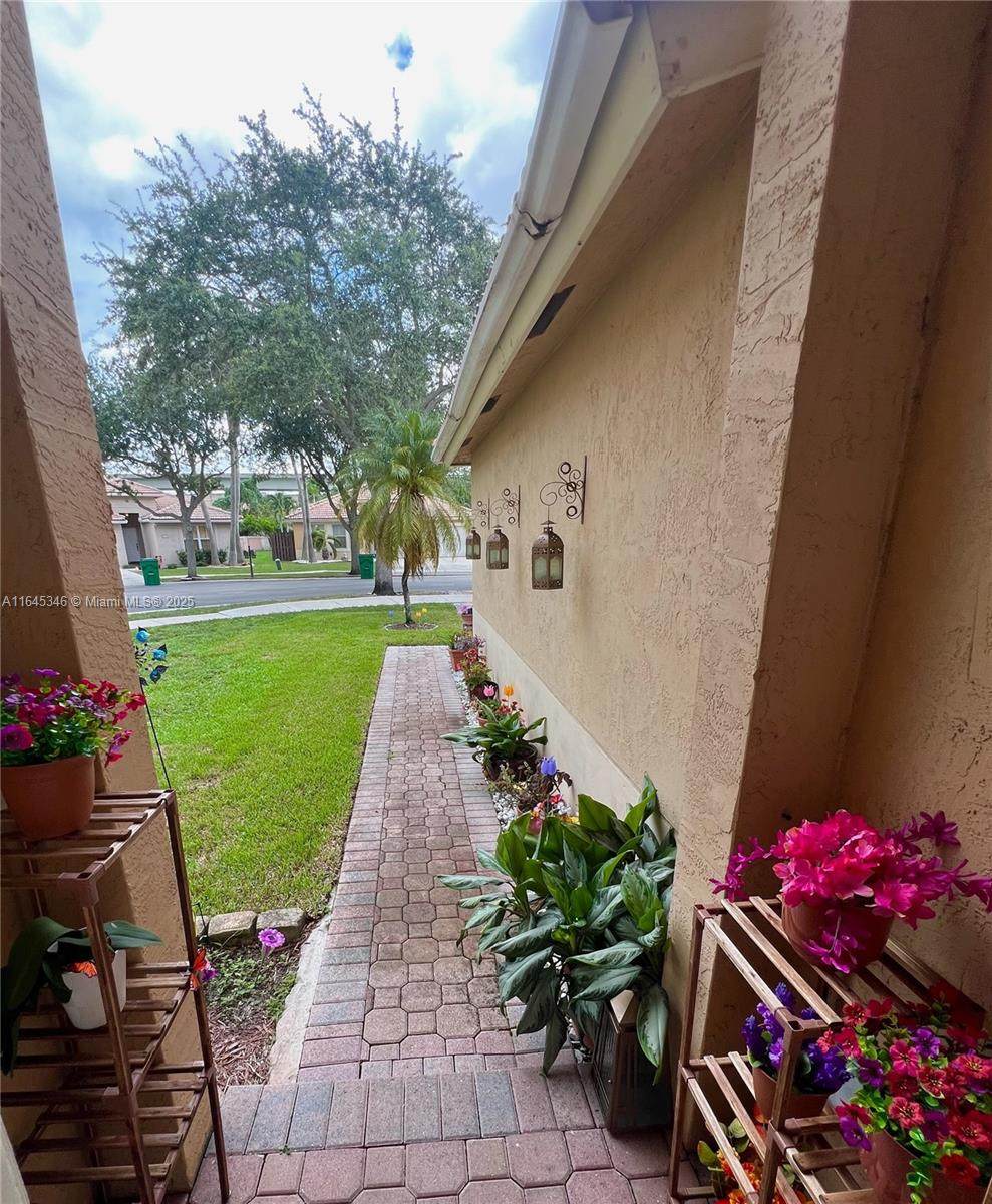 https://bt-photos.global.ssl.fastly.net/miami/orig_boomver_4_A11645346-2.jpg