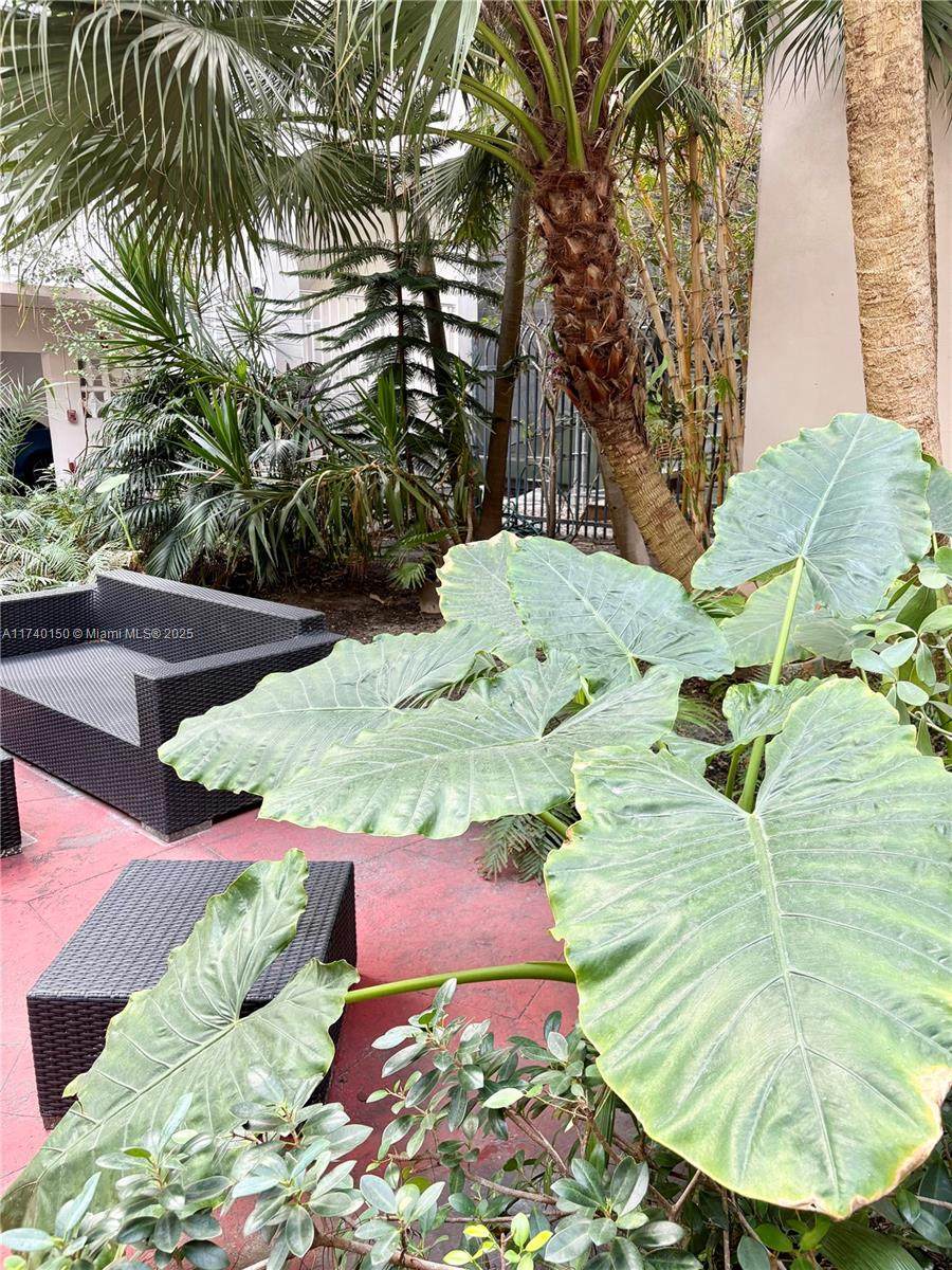 1420 Pennsylvania Ave - Photo 1