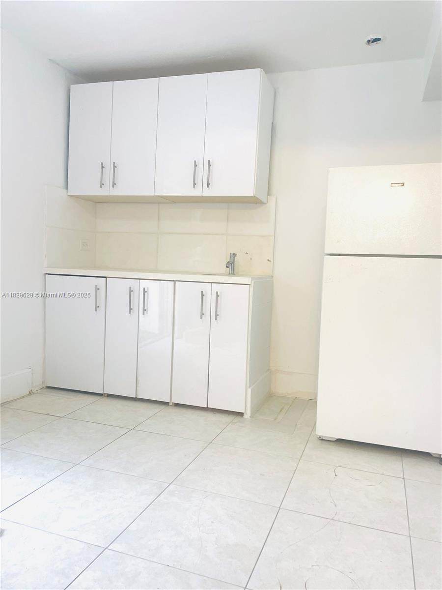 613 Sharar Ave - Photo 1