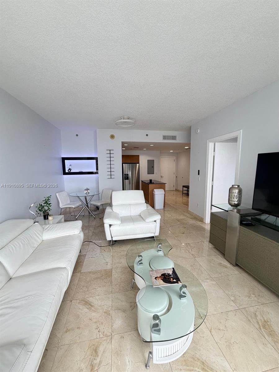 https://bt-photos.global.ssl.fastly.net/miami/orig_boomver_4_A11910895-2.jpg